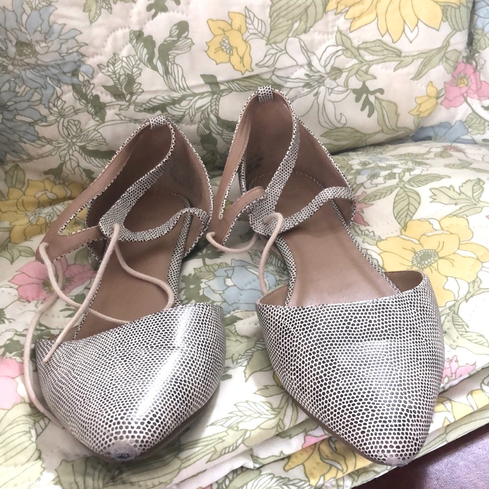 Gap Tied Flats